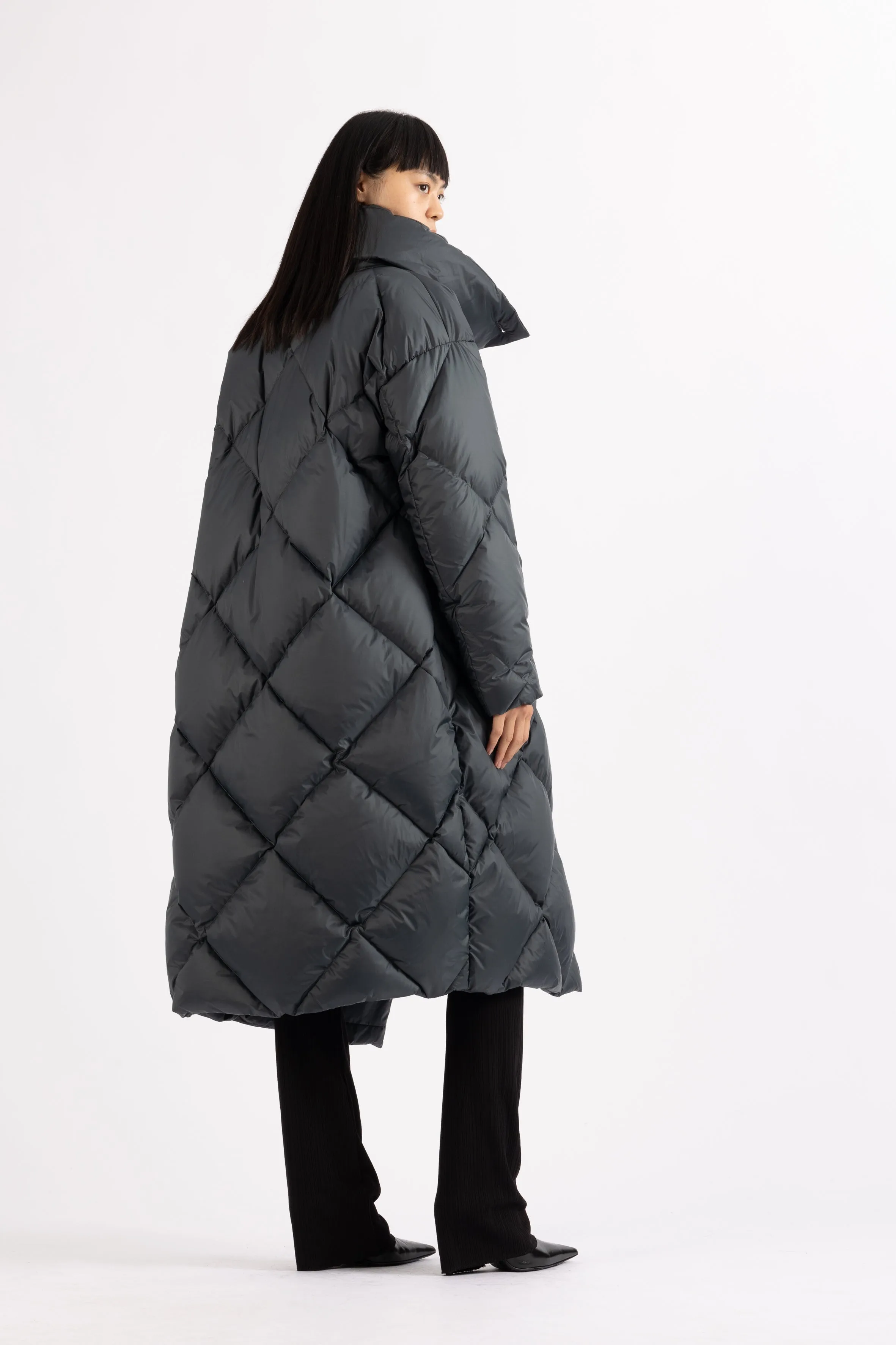 ICONIC DIAMOND QUILT DOWN COAT DEA