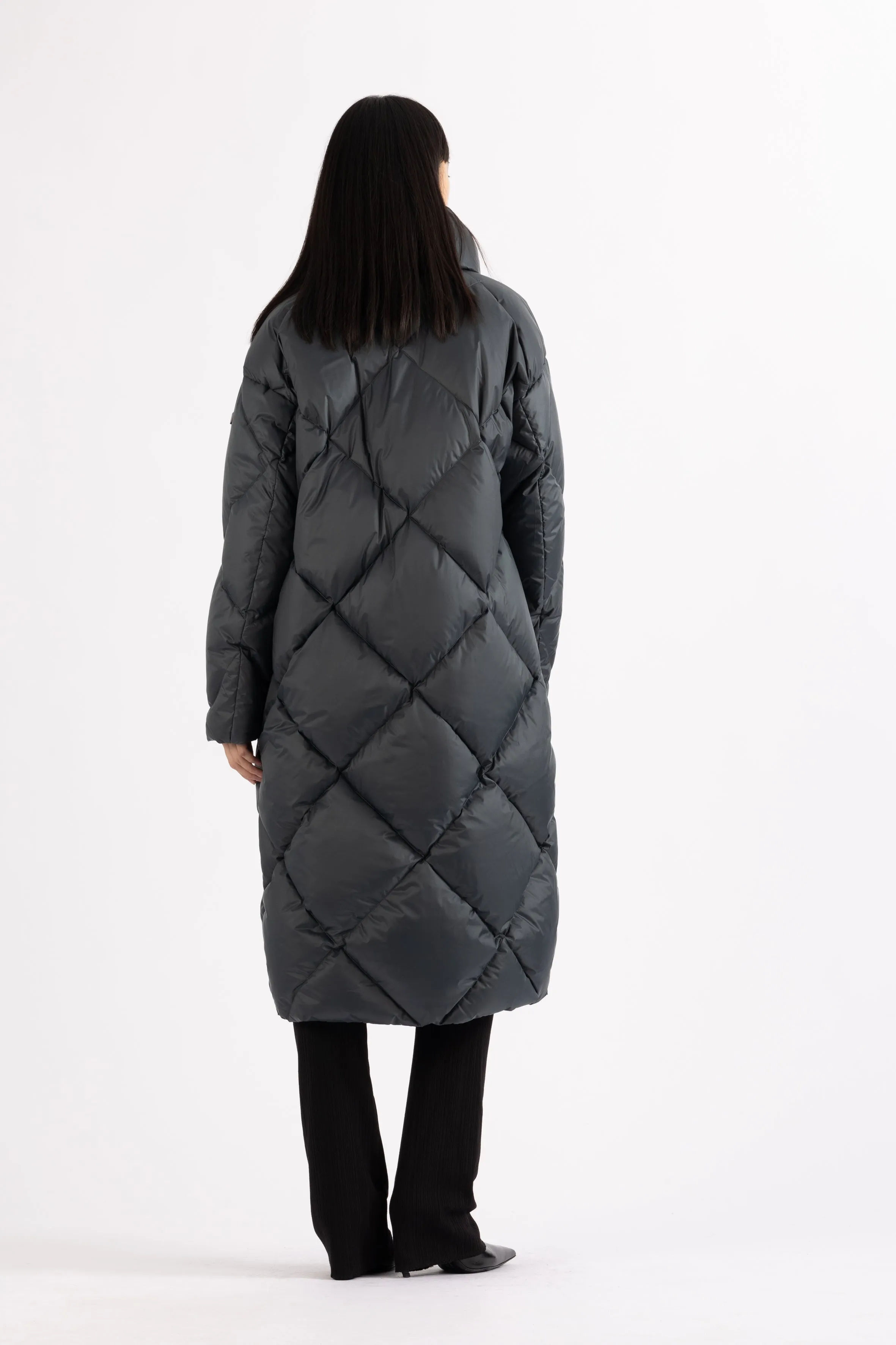 ICONIC DIAMOND QUILT DOWN COAT DEA