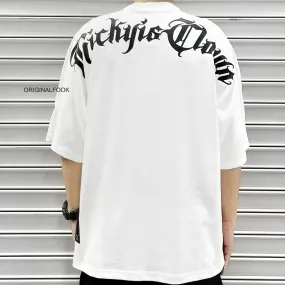 Rickyisclown [RIC] Cursive Gothic Drop Shoulder Tee White [R7230213E-K8]